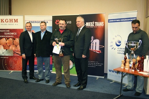 W Legnicy szachowali arcymistrzowie